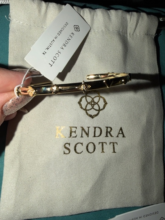 Kendra Scott Jewelry - NWT S/M Kendra Scott Gold Metal Decorative Hinged Bracelet